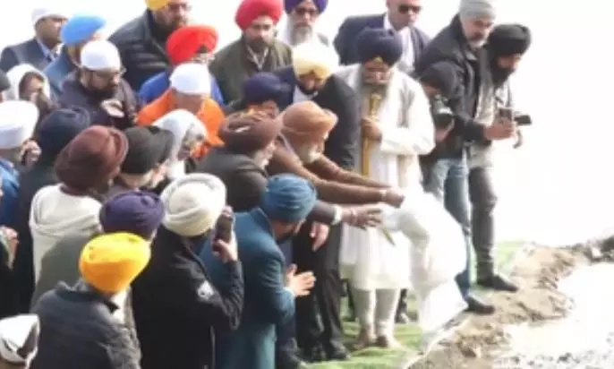 Gandhis, Congress leaders absent as kin collect Dr Singh’s ashes