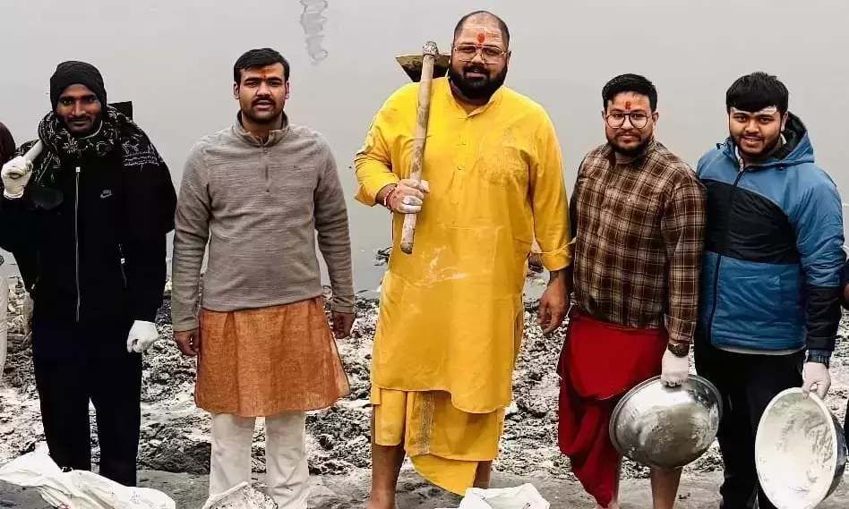 Powerlifter Gaurav Sharma leads Yamuna ghats clean-up drive