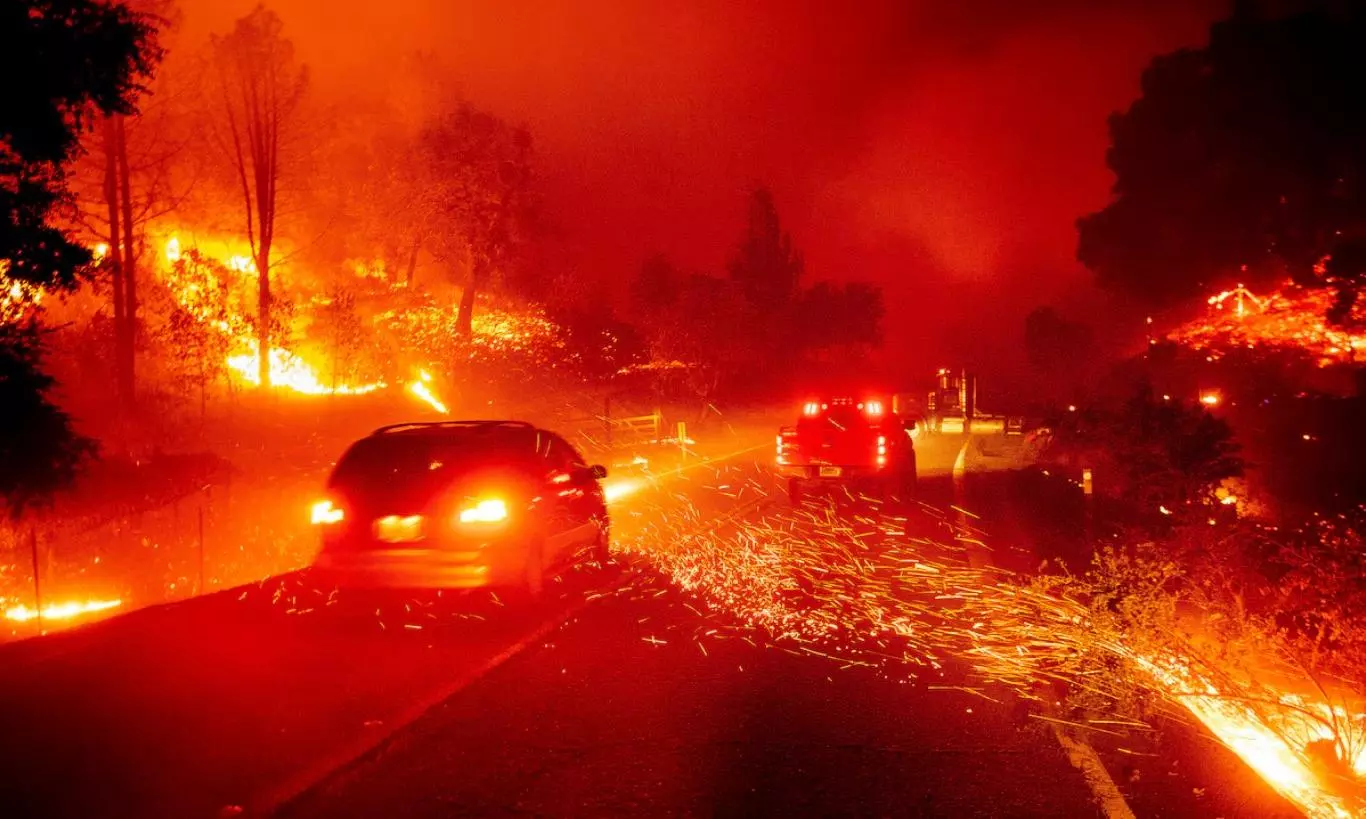 California fires: death toll reaches 24; many reportedly missing