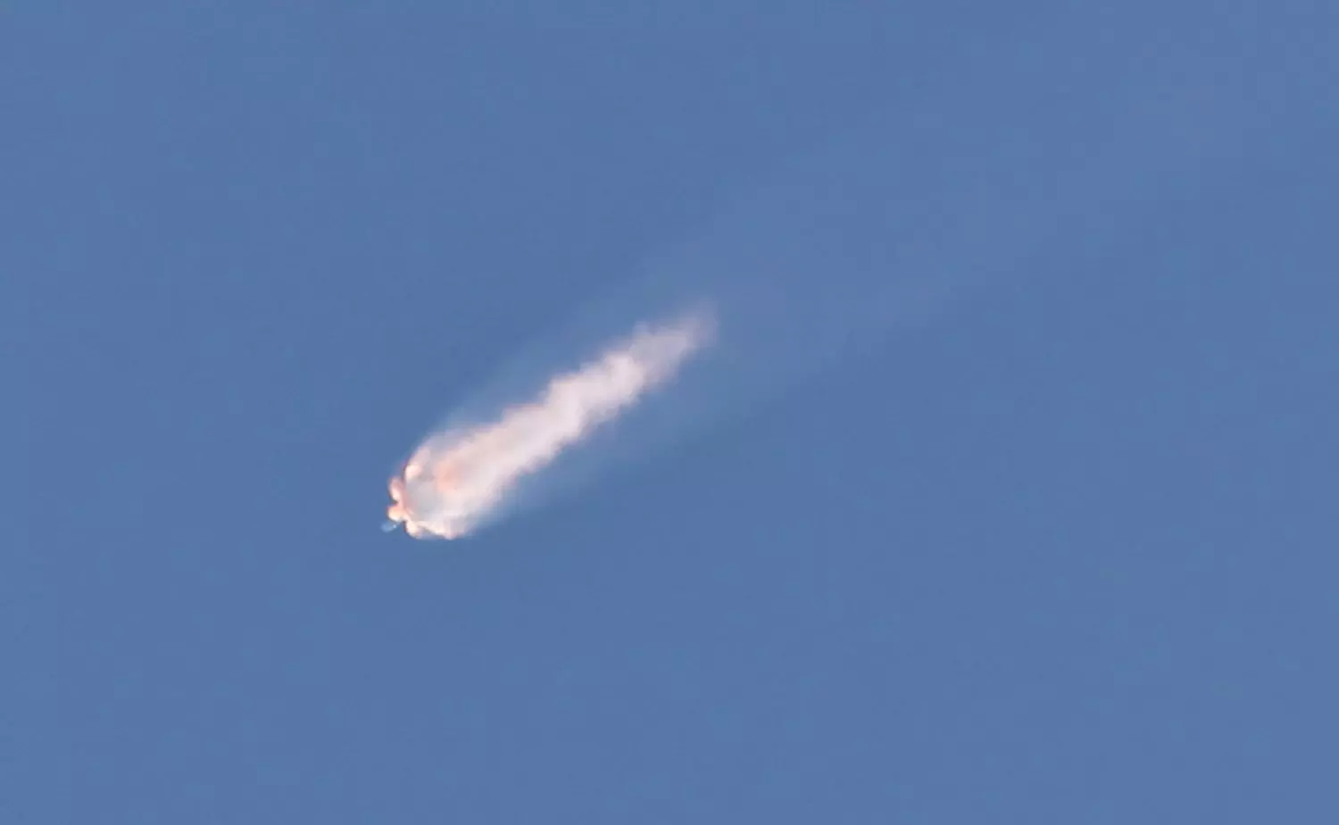 SpaceXs aircraft breaks up aflight after a successful booster catch