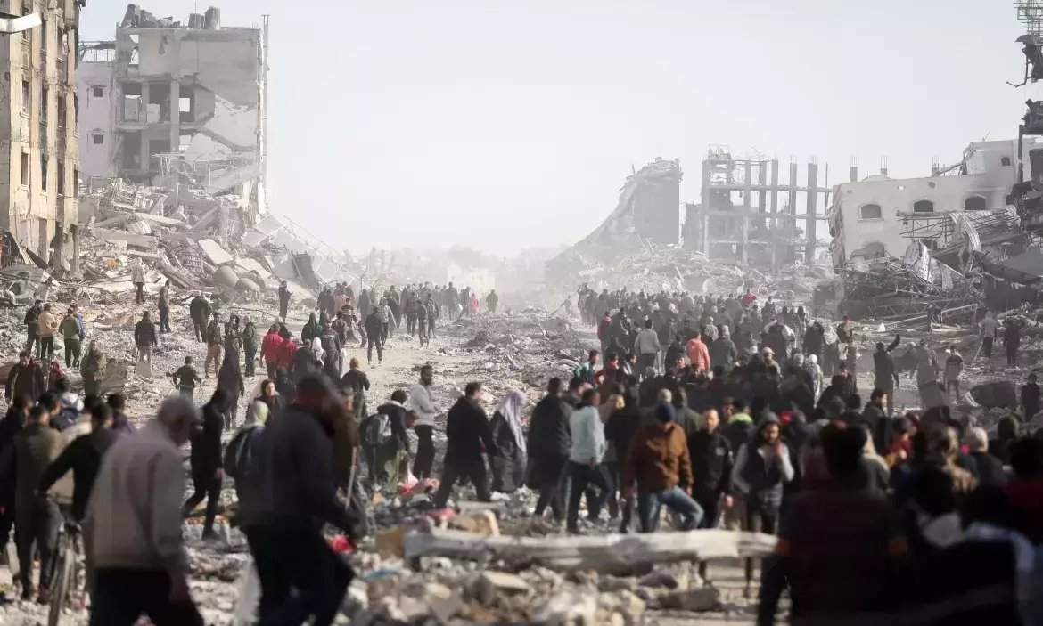 Israel opens fire at Gazans returning home, violating ceasefire!!