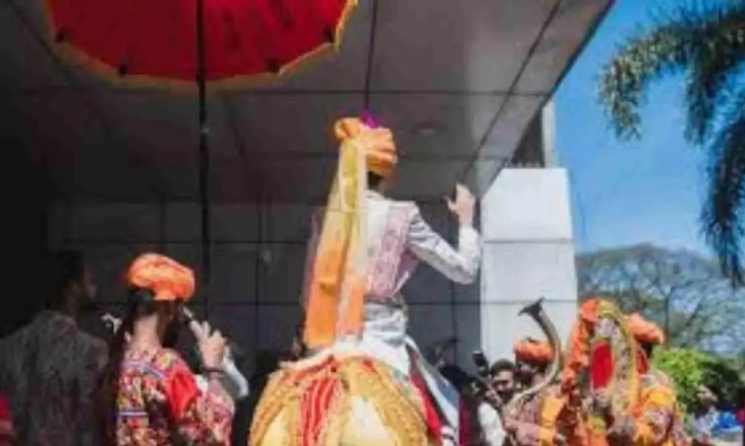 Brides father calls off wedding as groom dances to Choli Ke Peeche song