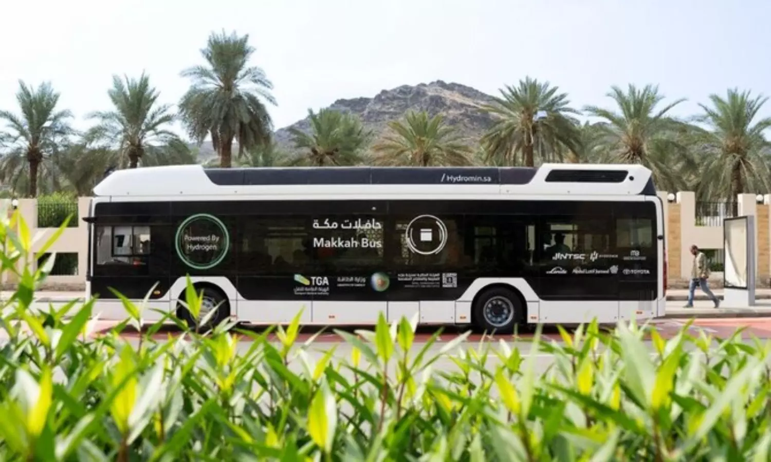Makkah launches Hydrogen bus trial to advance clean energy, sustainability