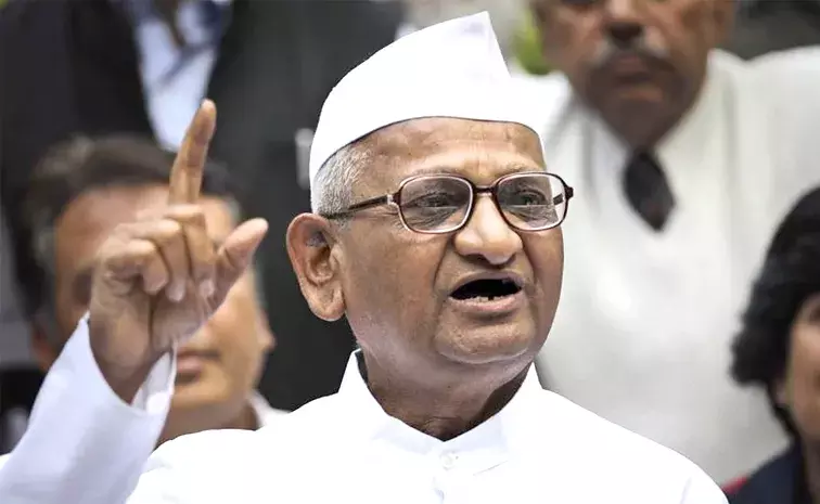 Kejriwal’s ‘greed for money’ behind AAP’s Delhi poll setback: Anna Hazare