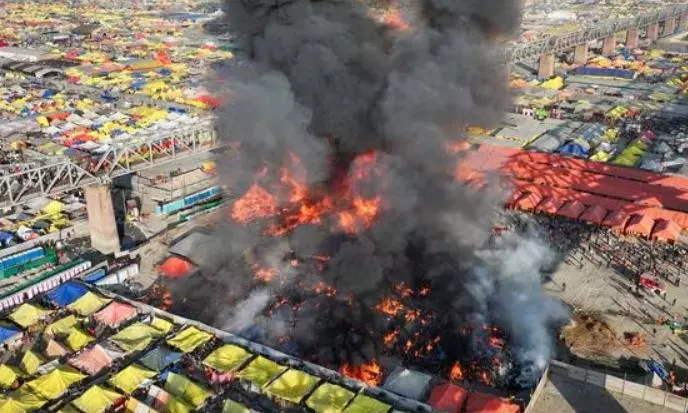 Massive fire breaks out at Maha Kumbh Mela again!!