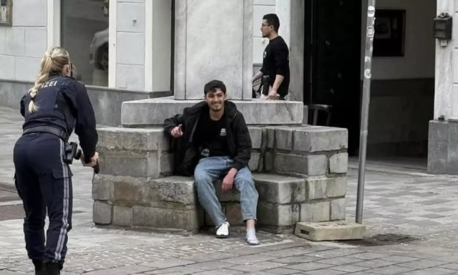 23-year-old stabs 6 in Austria, killing teen in random attack