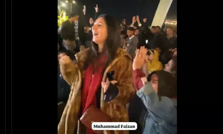Video!! Cricket fans from Pakistan celebrate Virat Kohlis century