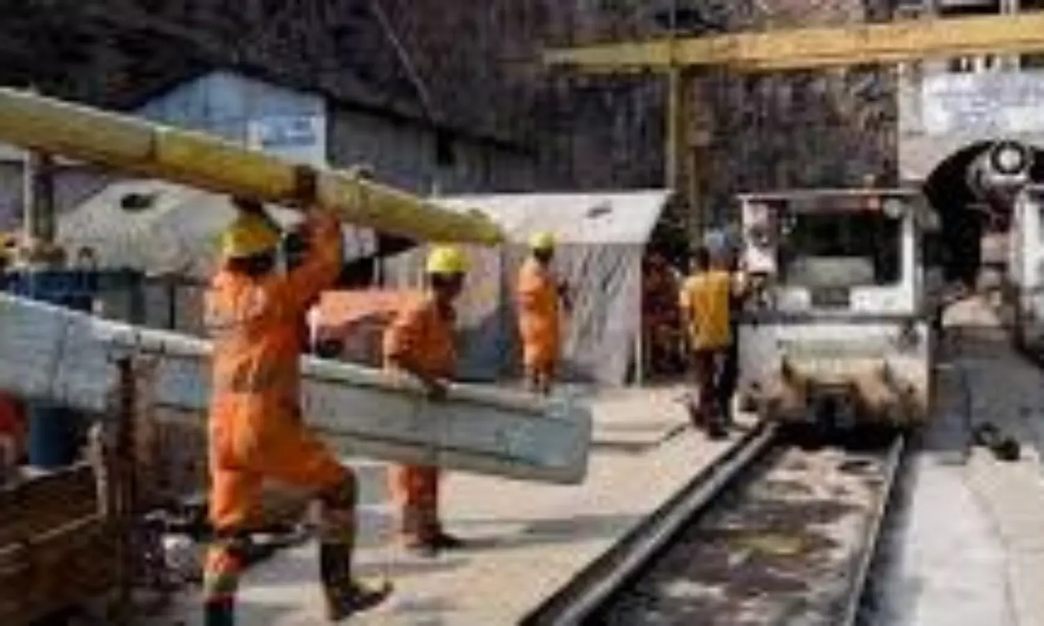 Tunnel collapse: South Central Railway assists rescue crews with metal cutters