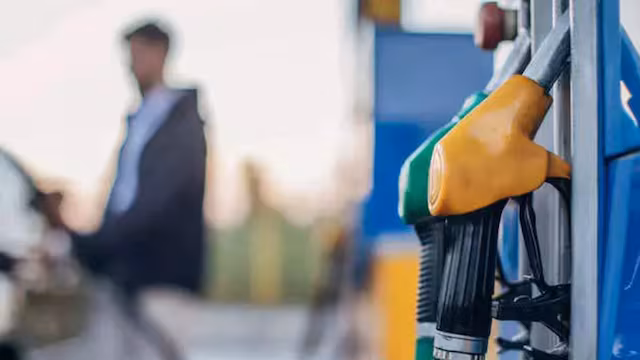 Delhi bans fuel for vehicles older than 15 yrs after March 31
