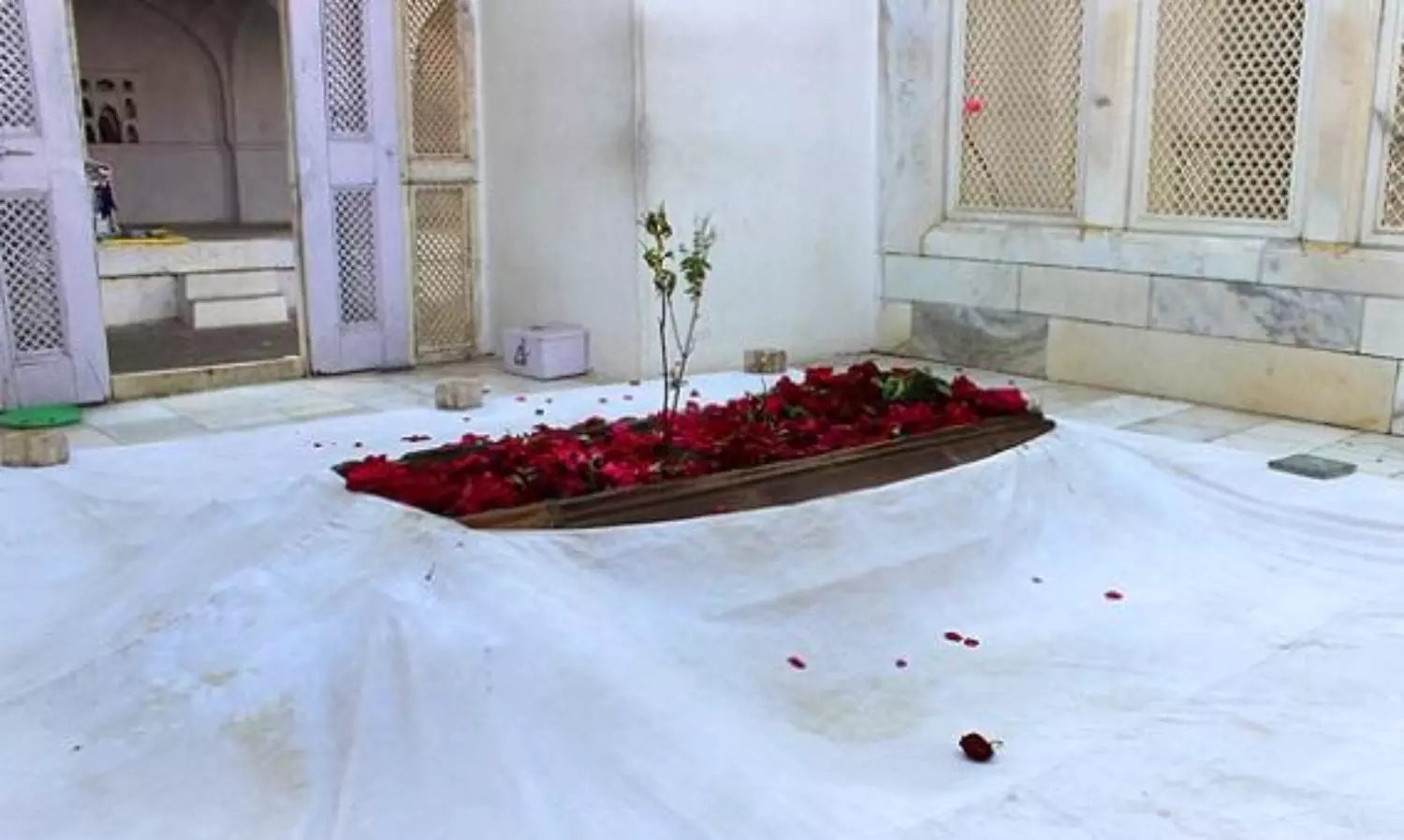 ‘Want the same thing’: Fadnavis backs call for removal of Aurangzeb’s tomb
