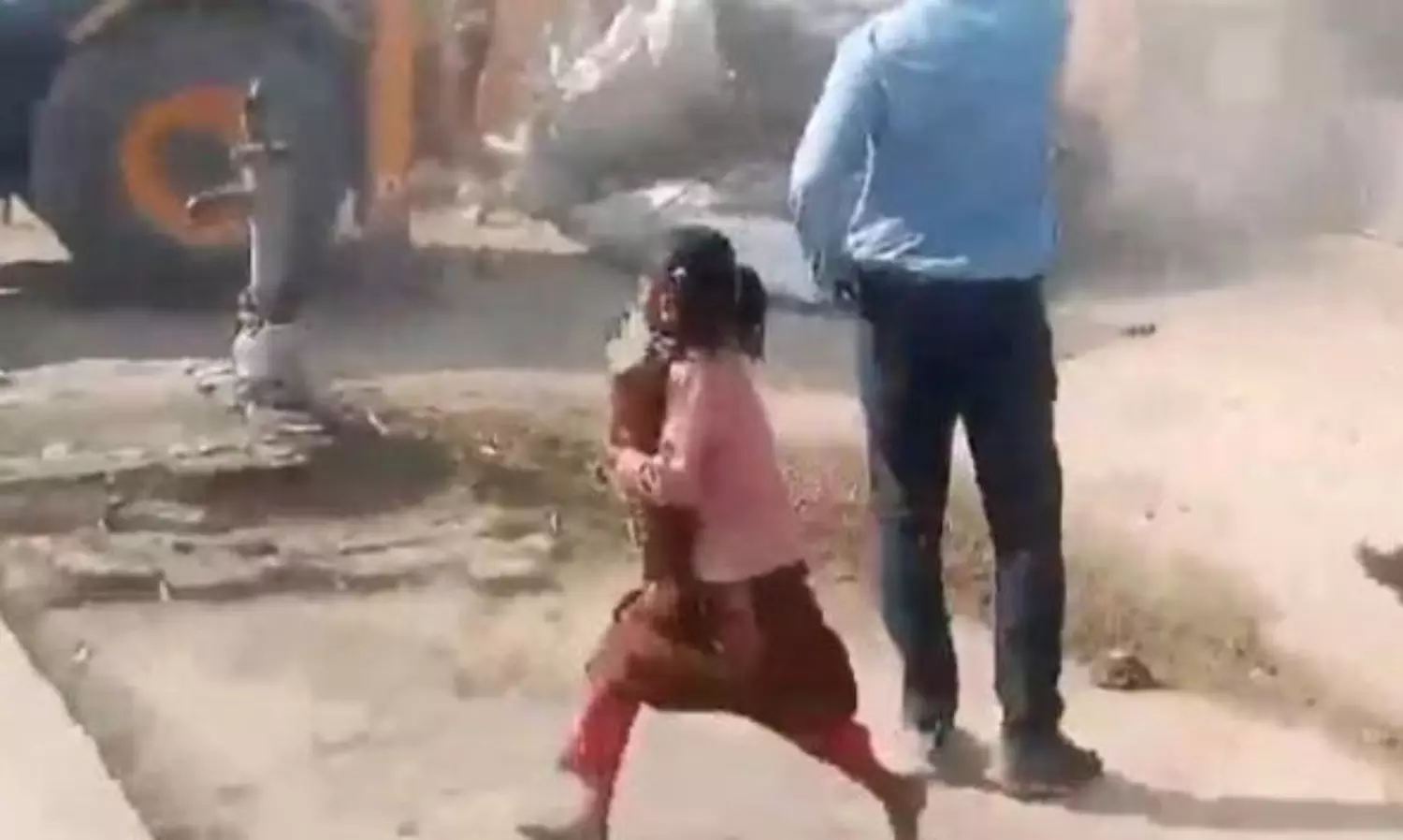 Little girl rescuing books during demolition in UP catches SC’s attention