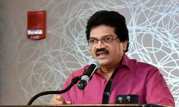 Singer M G Sreekumar fined ₹25000 for dumping waste in Kochi backwaters