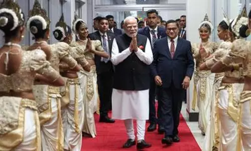 Top Lankan ministers, Indian diaspora accord grand welcome to PM Modi