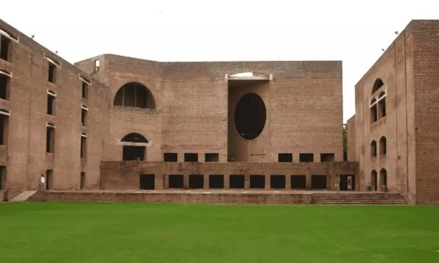 India’s premier institutes IIM, IIFT expand to Dubai