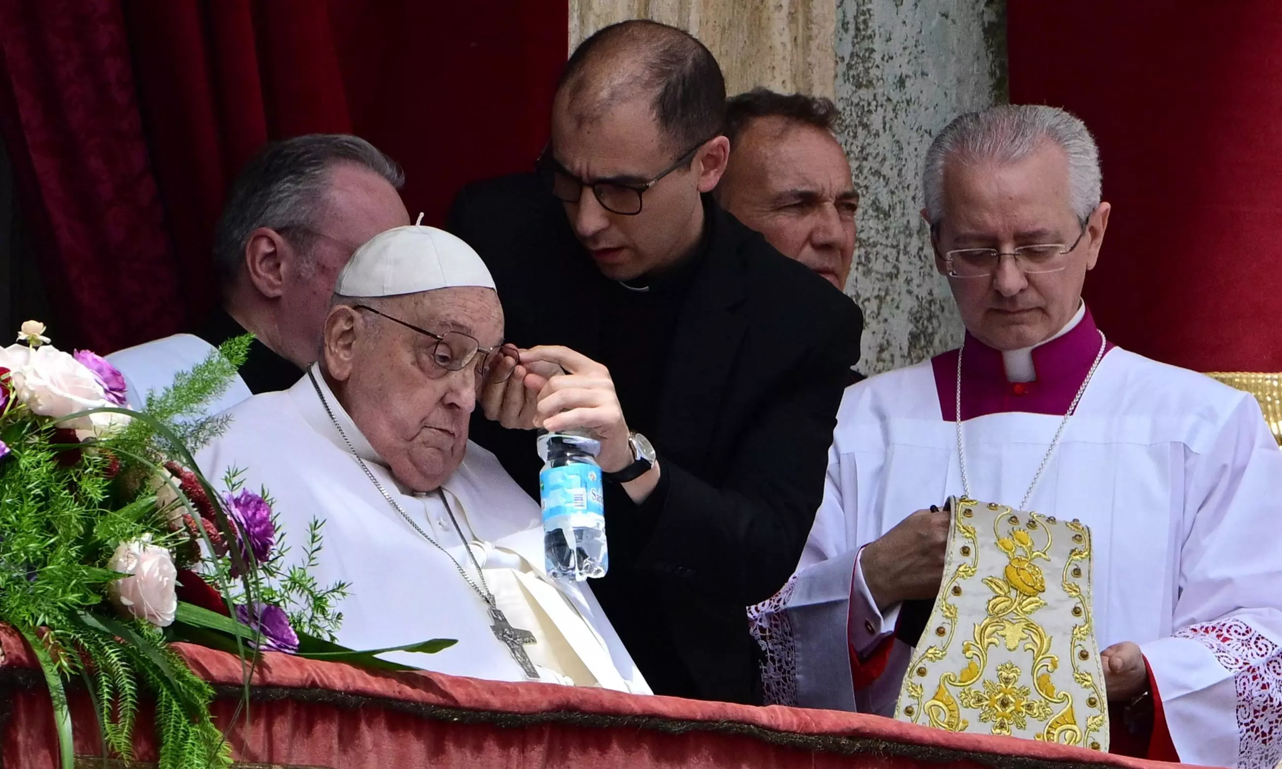 On Easter, Pope Francis urges ceasefire in Gaza, global peace
