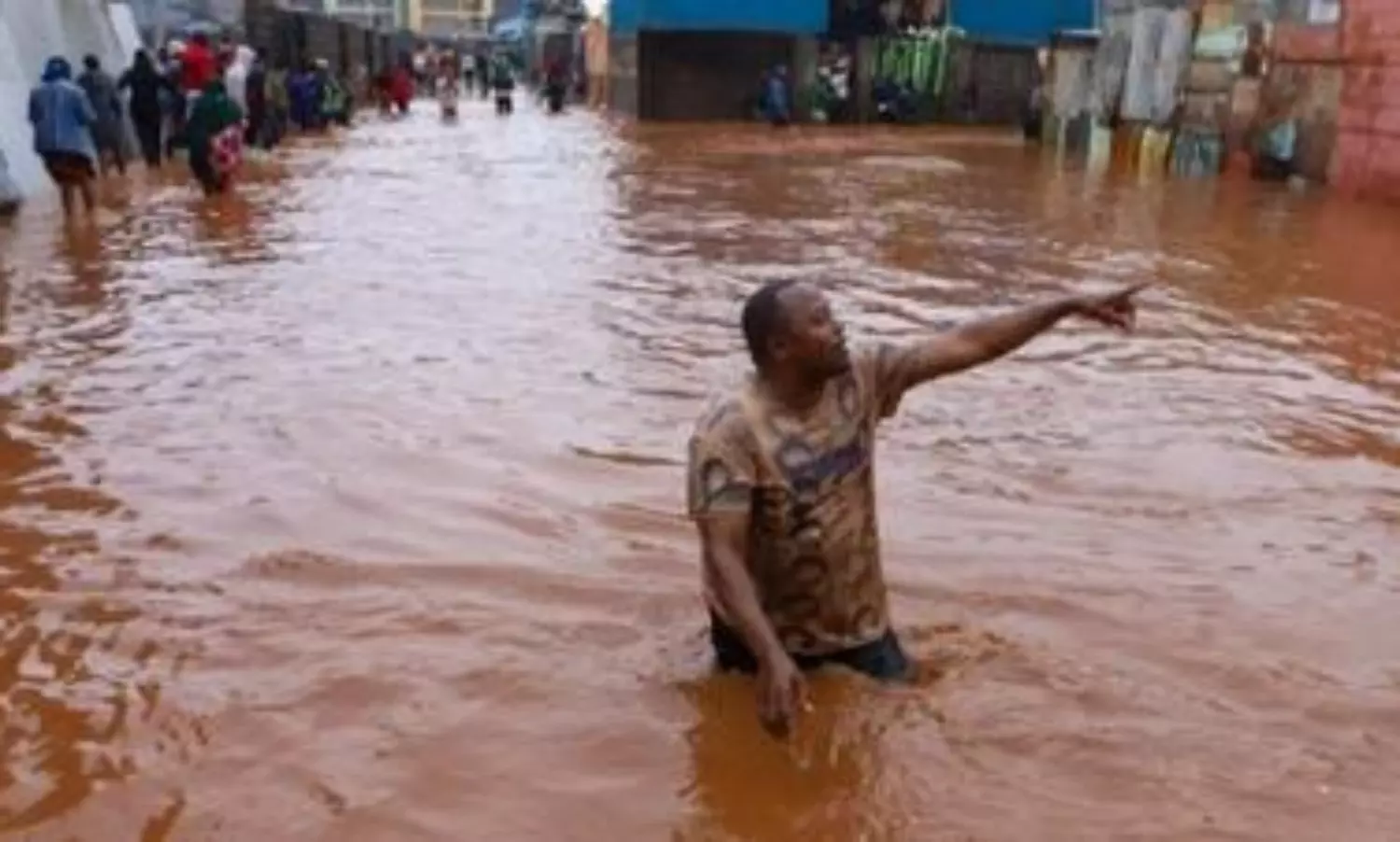 Flash floods amid ongoing heavy rains kill 6 in Kenya