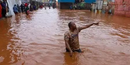 Flash floods amid ongoing heavy rains kill 6 in Kenya