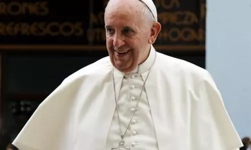 St Peters kept open all night for public viewing of Pope Francis