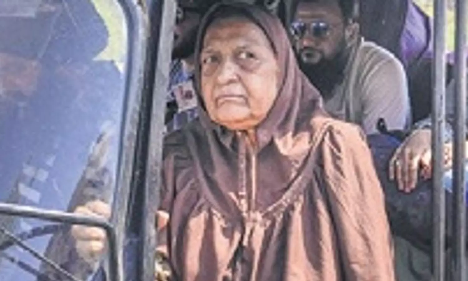 Rush at Attari as Pakistanis hasten to exit, uncertainty over Afghan trade