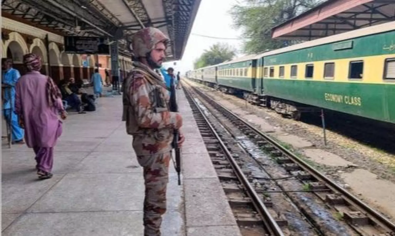 War preparations: Pakistan railway stations handed over to Army