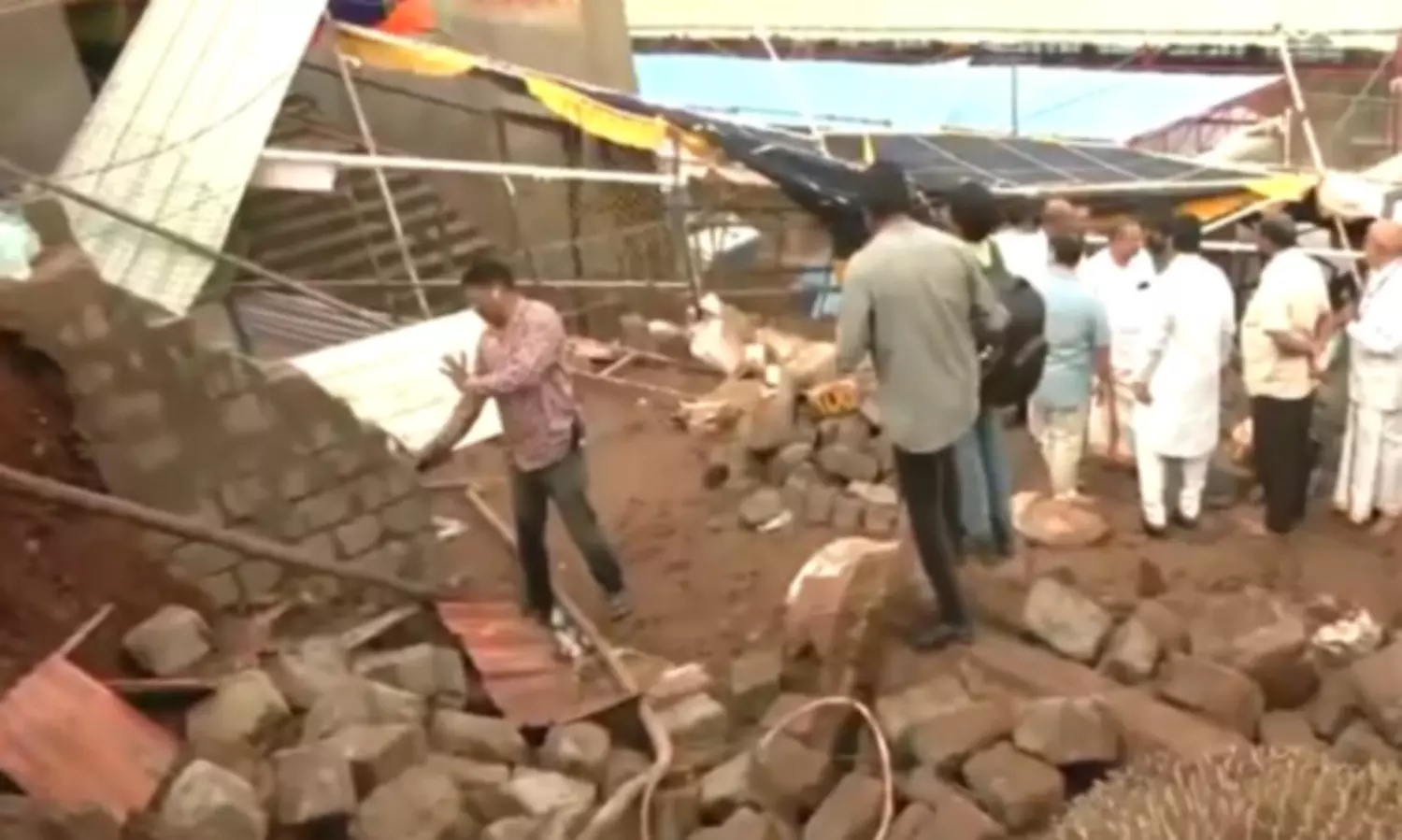 7 killed as temple wall collapses in Andhra Pradesh