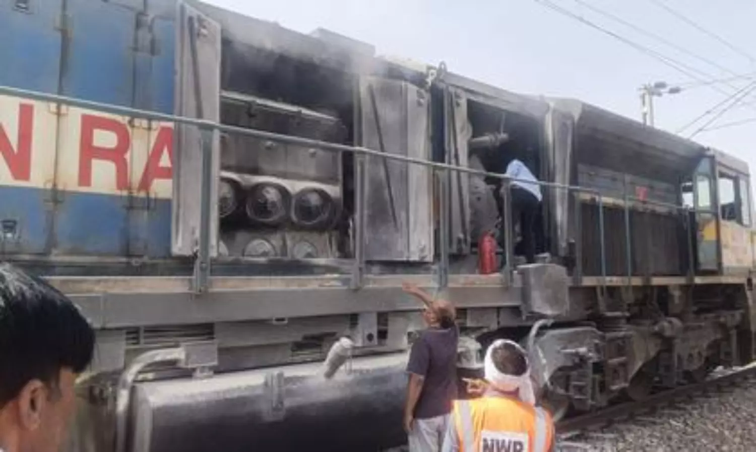 Jaipur-Jodhpur train grinds to halt after engine smoke