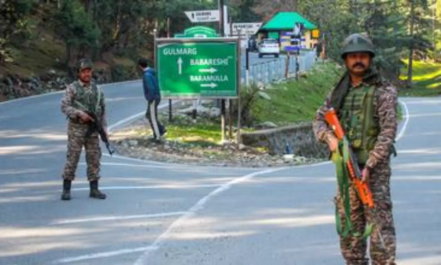 Due to proximity to LoC, Kashmirs Gulmarg resort shuts to tourists
