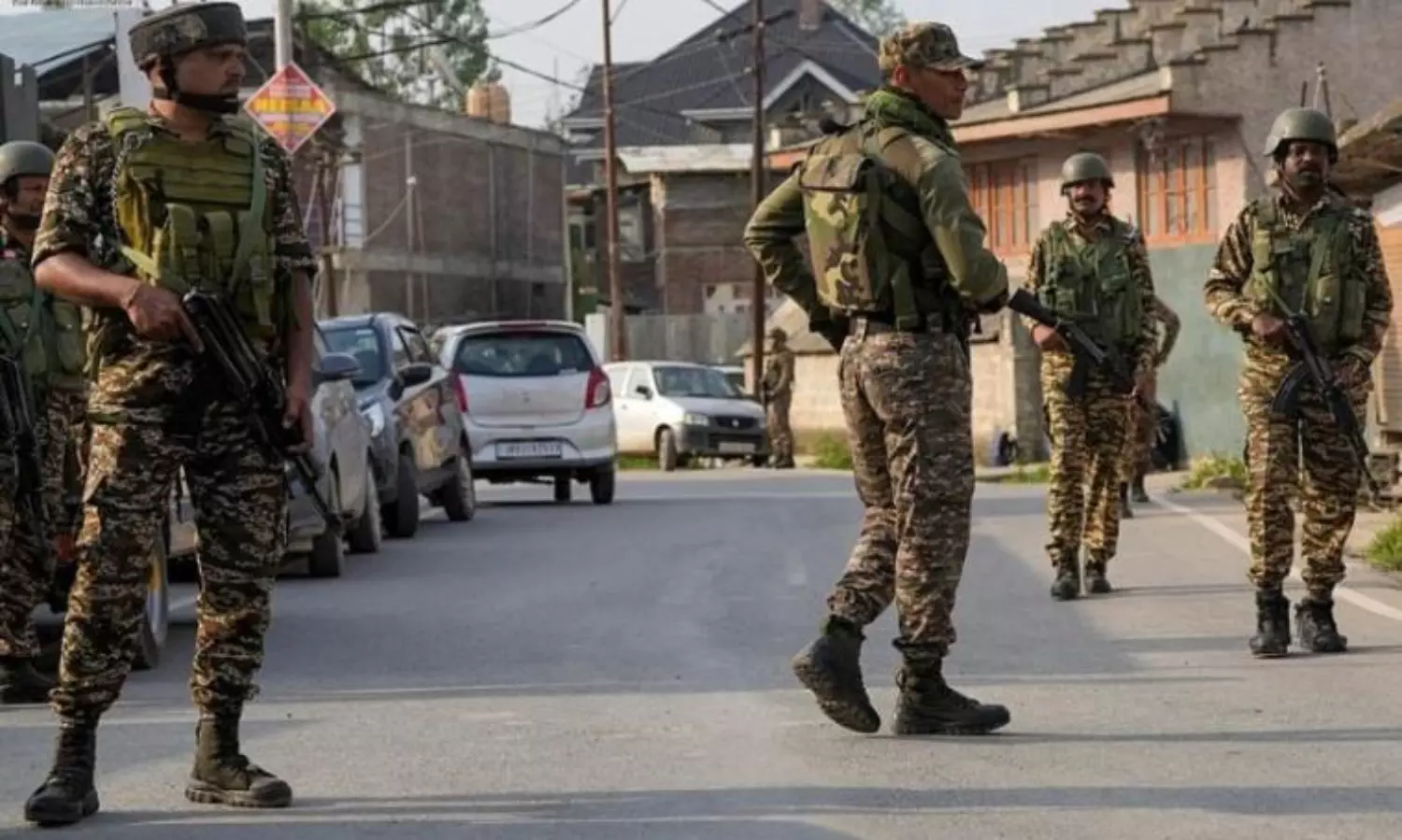 China strongly urges India and Pakistan to de-escalate tensions