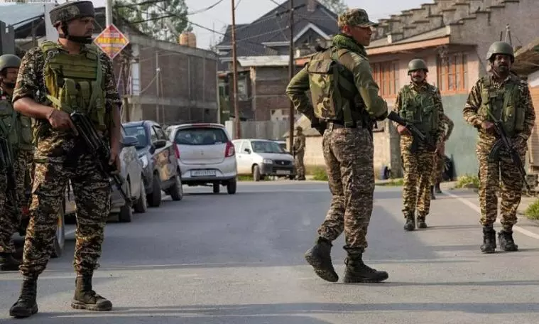 China strongly urges India and Pakistan to de-escalate tensions