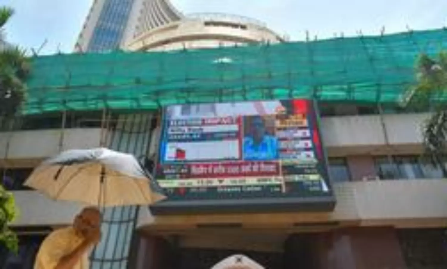 Stock market rises after Trumps India trade deal claim