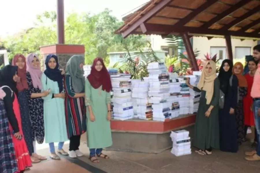 IIM Kozhikode donates 17500 books worth ₹1 crore to 35 Kerala colleges