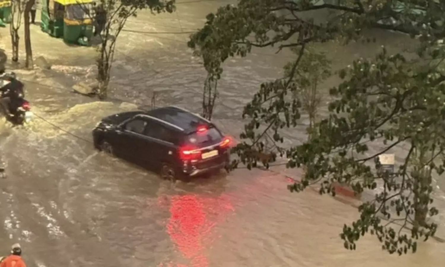 Flooded roads choke Bengaluru; Home Minister says ‘authorities on job’