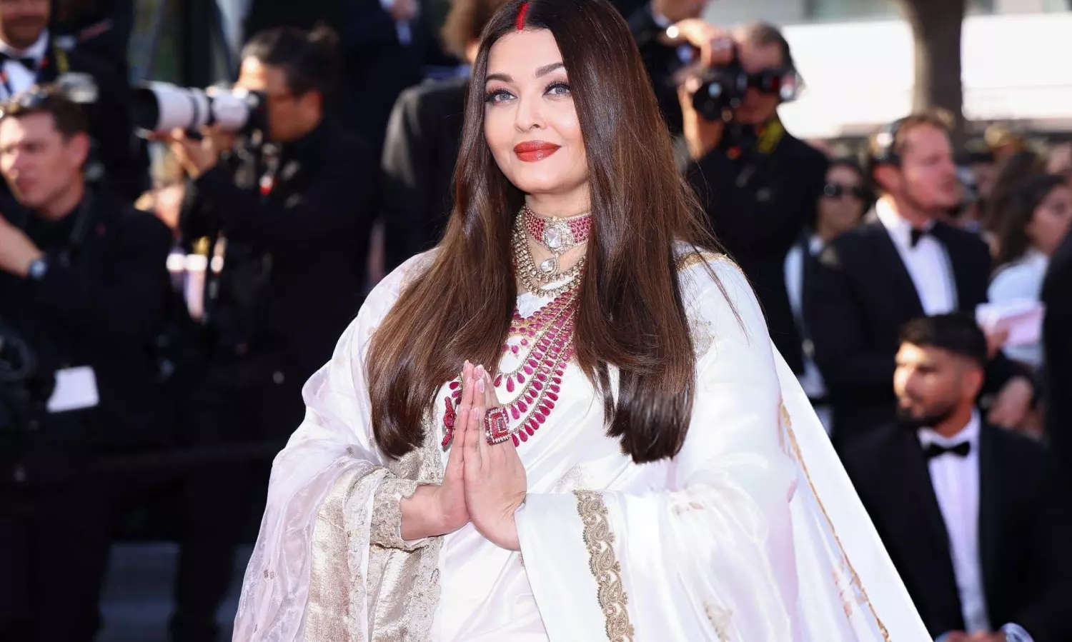 Aishwarya Rai’s Cannes comeback in Banarasi saree, sindoor wins hearts online