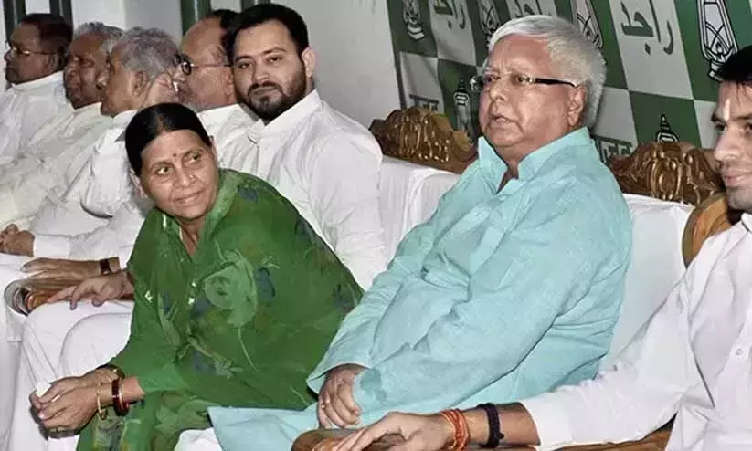 Irresponsible behaviour: Lalu expels son Tej Pratap from RJD