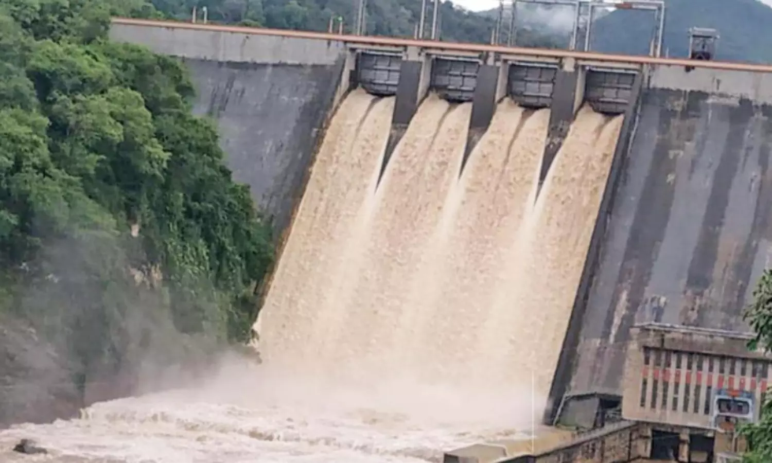 Heavy rain pushes Pillur dam to brim, flood alert issued along Bhavani River