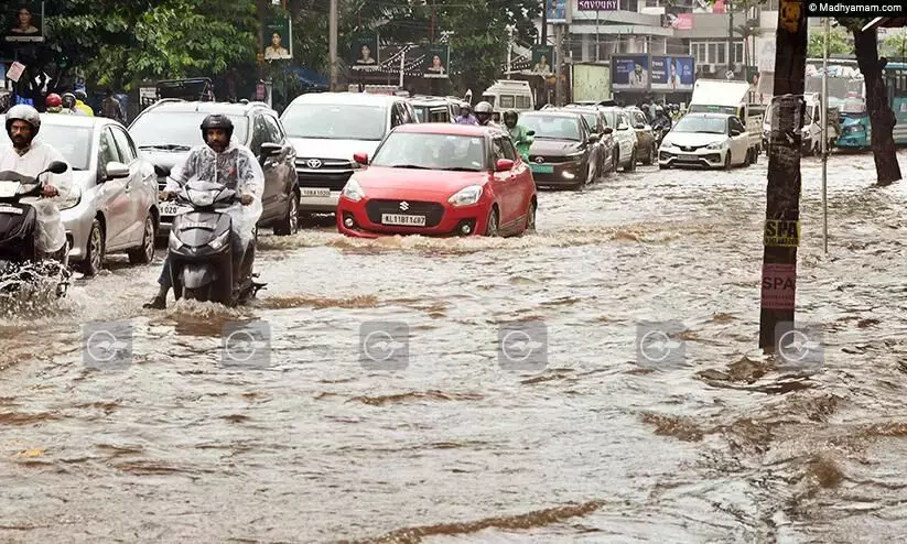 Torrential rains lash Kerala cold! 5 more deaths; more damages