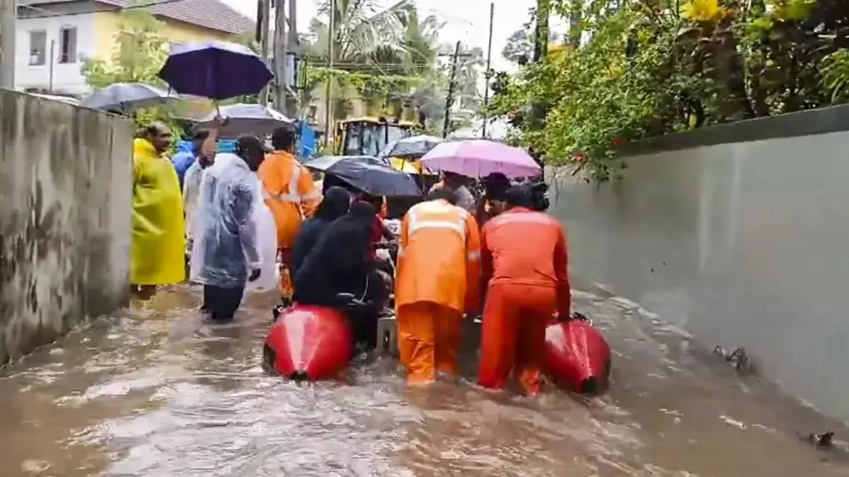 Monsoon worsens in Kerala; hundreds evacuated to relief camps