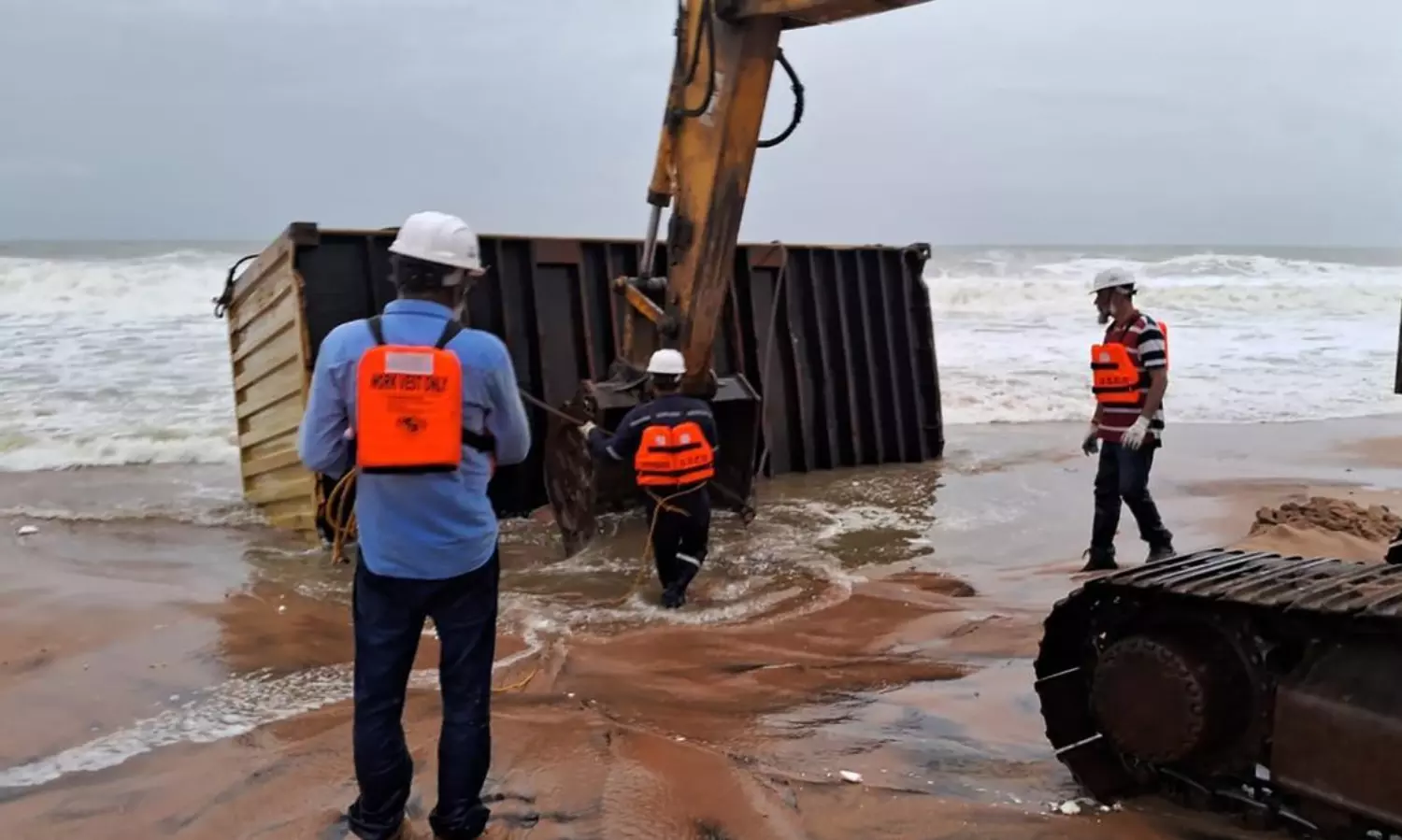Debris from sunken cargo ship affects 22 Kanyakumari villages