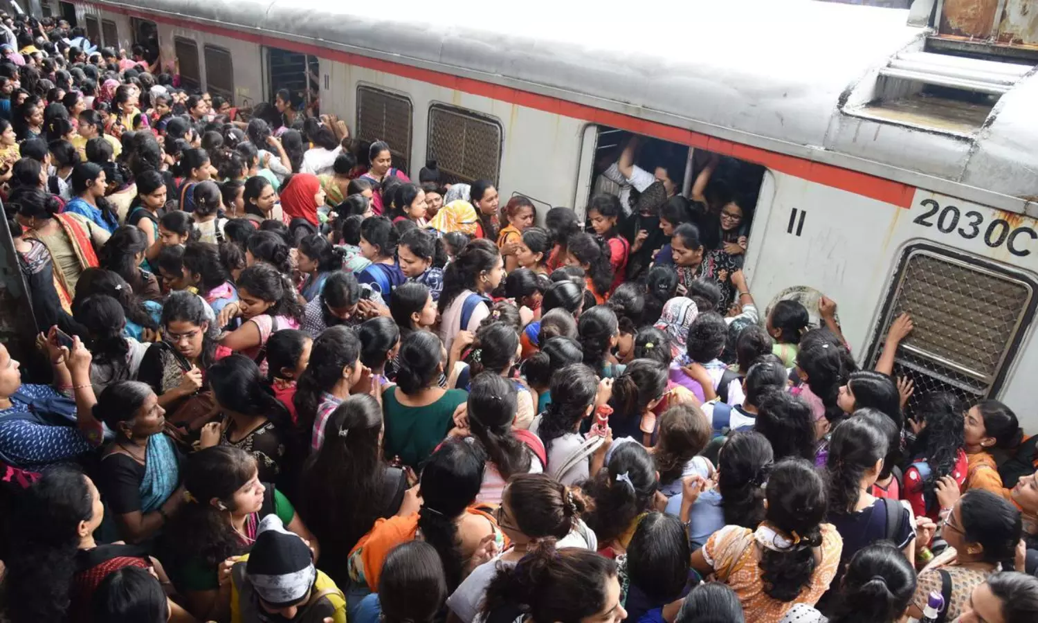 Thane tragedy: Railways to install automatic doors on all Mumbai local trains