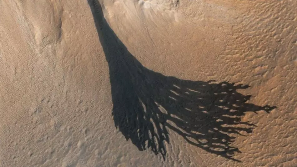 AI suggests dark streaks on Mars not made by water flow as believed