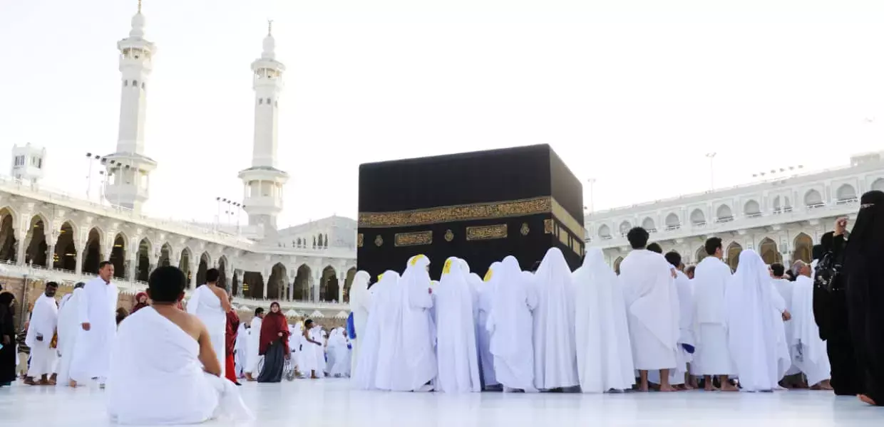 Saudi Arabia resumes umrah visa issuance