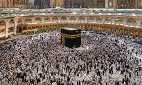 Saudi Arabia resumes umrah visa issuance
