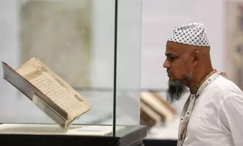 Grand Mosque hosts exhibition of historic Qur’an treasures