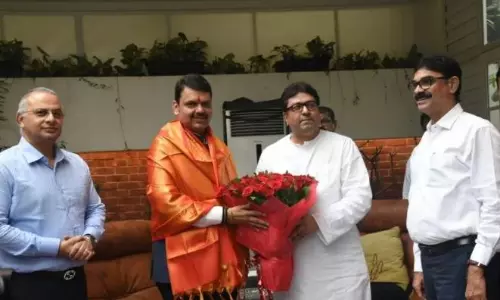 CM Fadnavis, Raj Thackeray meet in Mumbai hotel amid alliance buzz