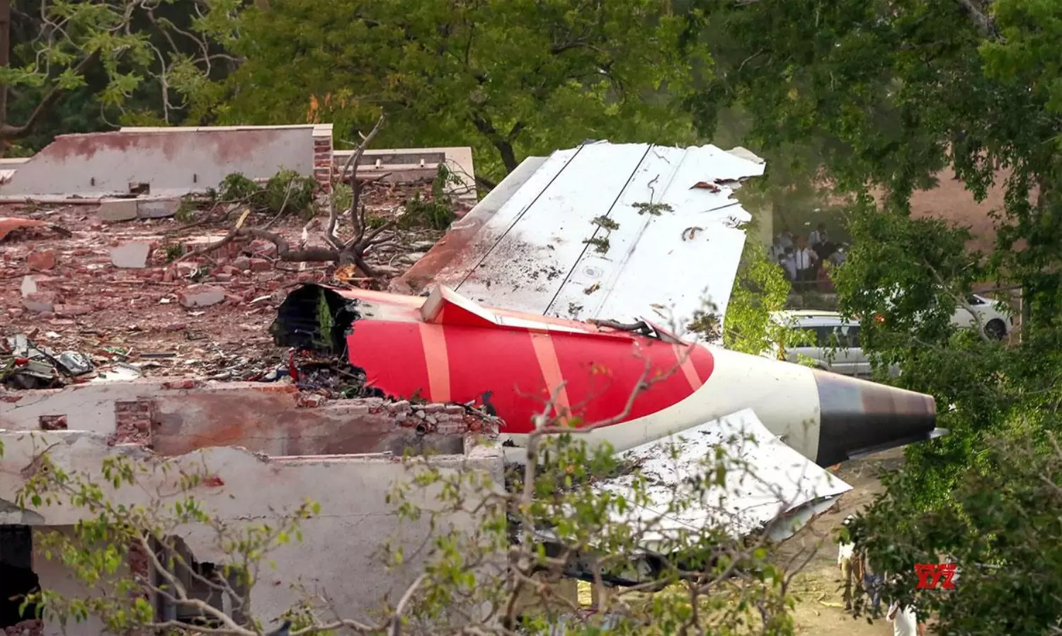 PM Modi visits Ahmedabad crash site