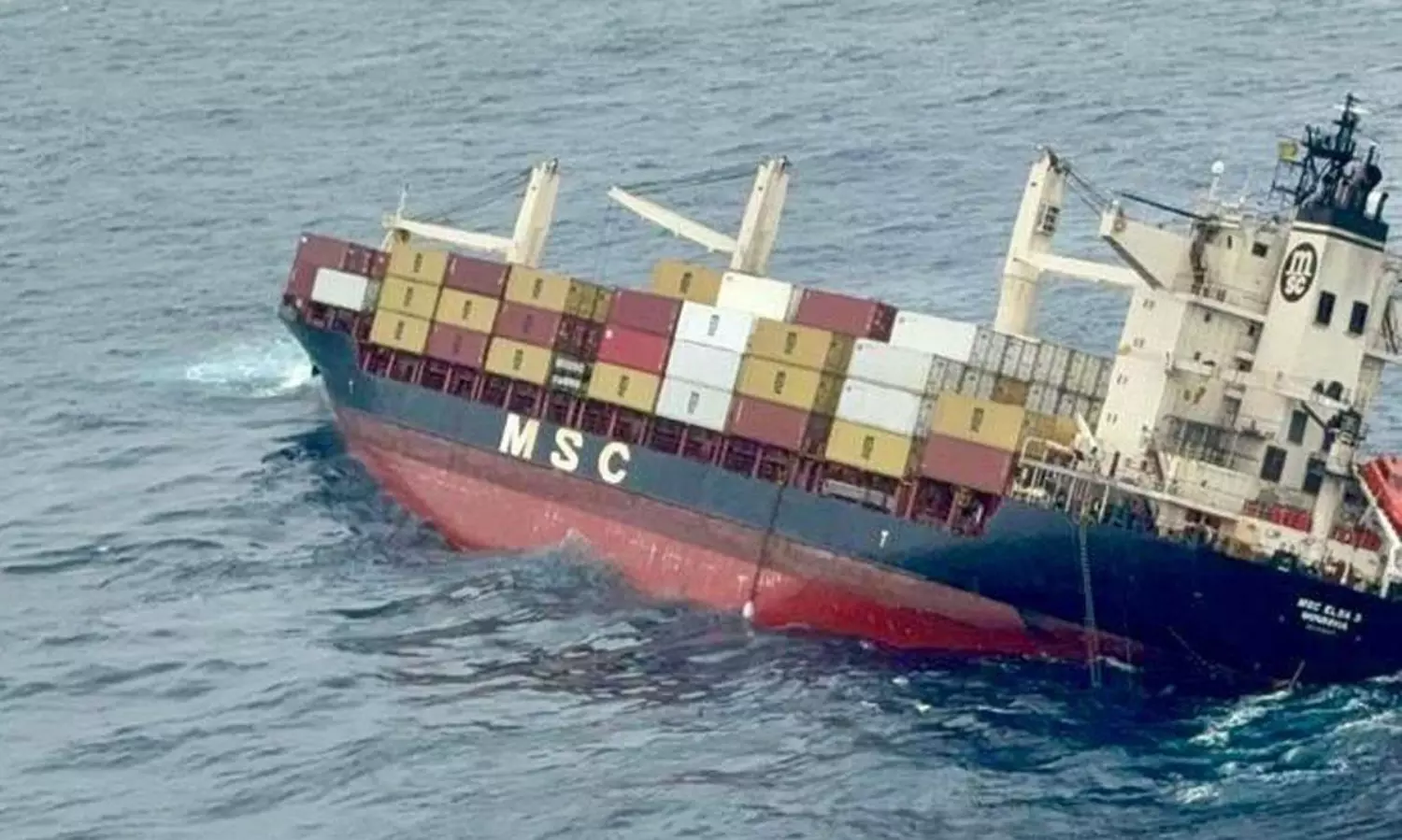 Weeks after shipwreck, salvors plug all oil tanks of sunken vessel