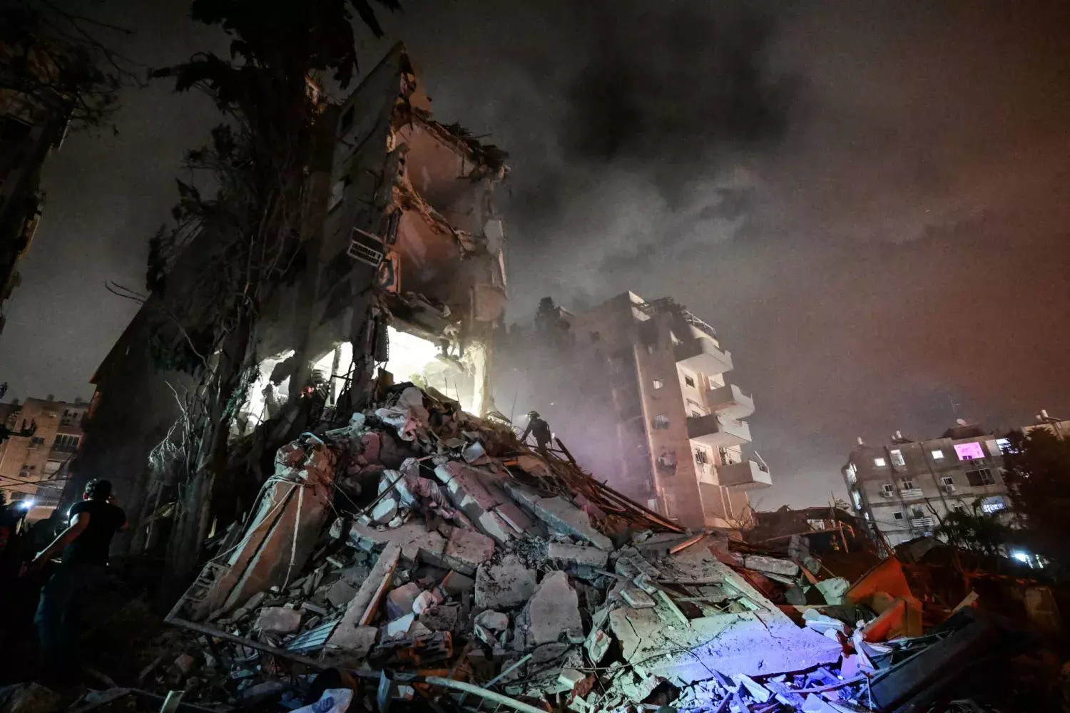 Israel warns Iranians to evacuate arms sites, hints at imminent strikes