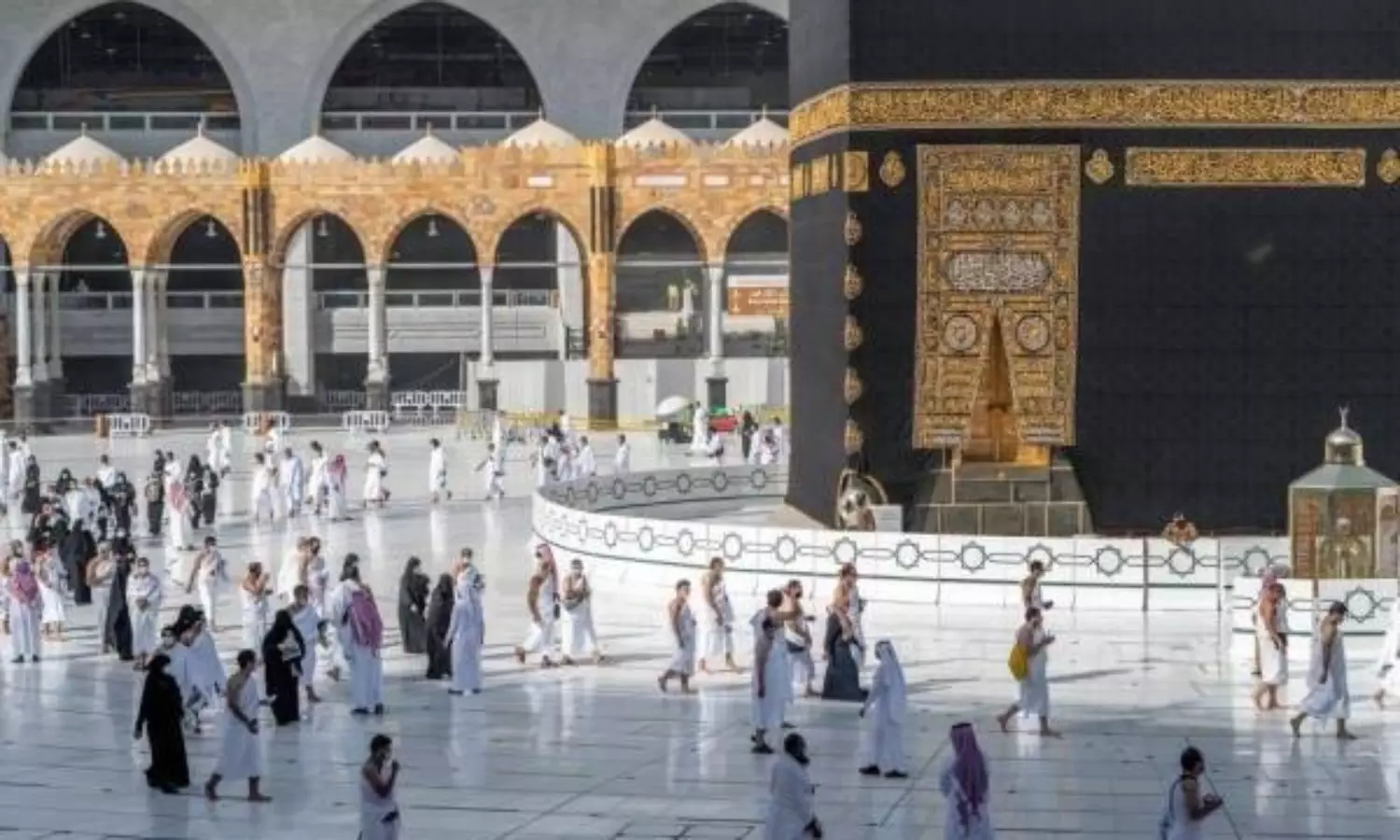 Hajj Ministry suspends 7 Umrah companies for failing transport standards