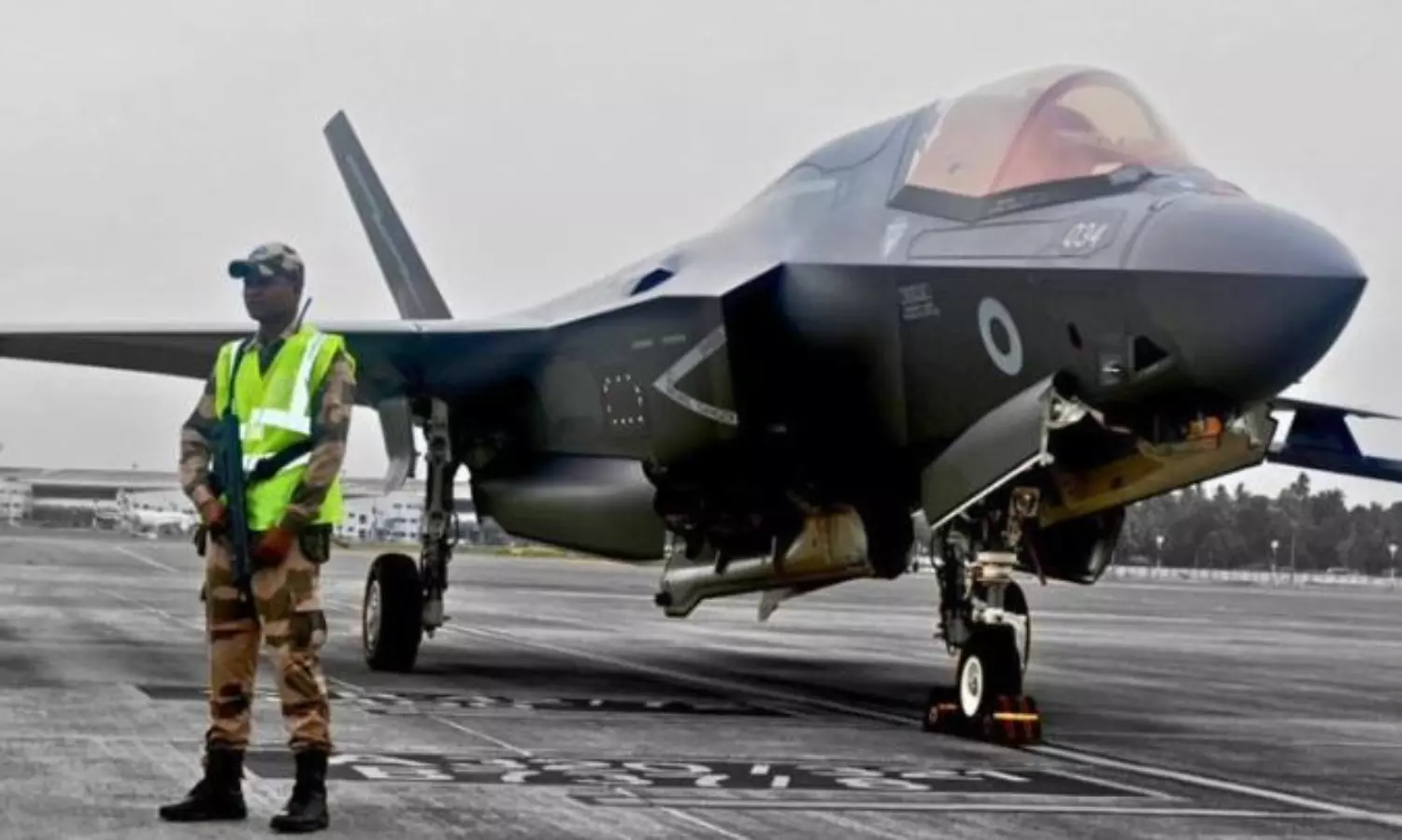 British Royal Navy F-35B stealth fighter remains grounded In Kerala