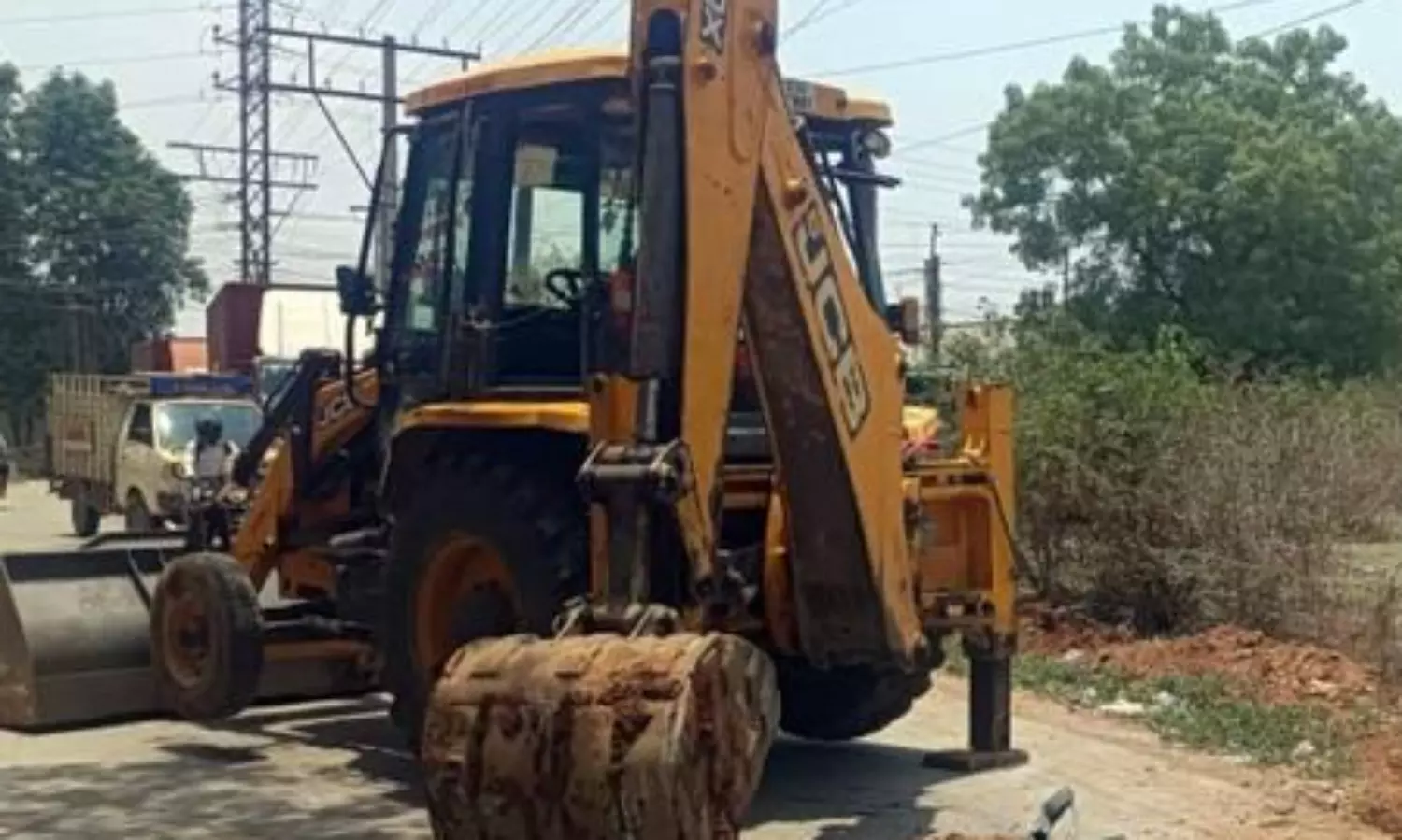 Demolition of illegal construction of Delhis Mangolpuri mosque underway